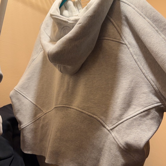 Quarter-Zip Lululemon Scuba - Picture 3 of 3